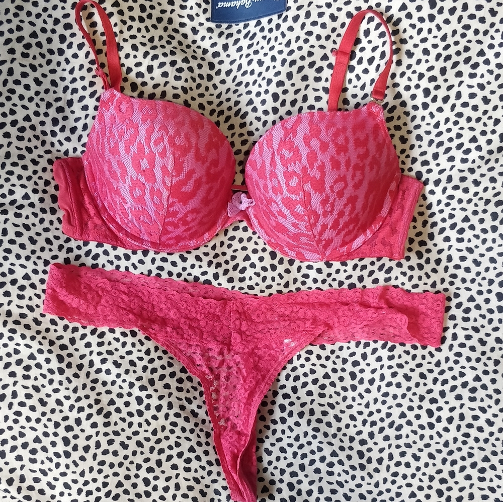 Victoria's Secret Very Sexy Red Lacy Cheetah Print Bra Set
